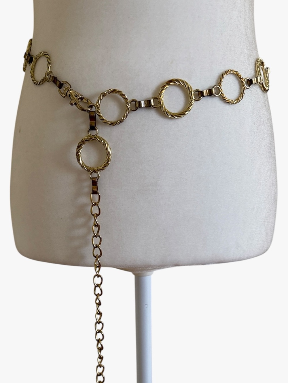 VINTAGE GOLD TONE TWISTED RING CHAIN BELT / TEXTURED O-RING WAIST BELT JEWELRY